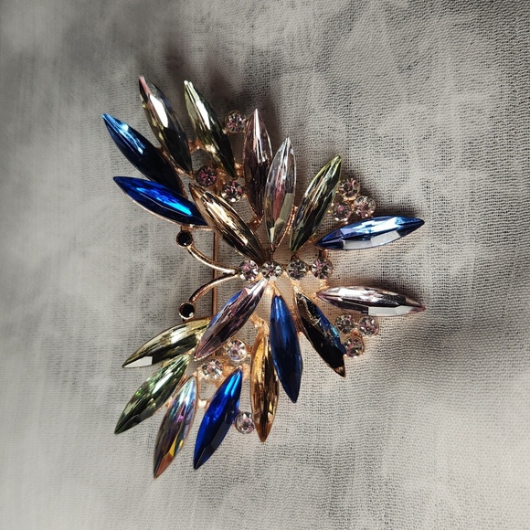 Abstract Butterfly Brooch - Picture 3 of 3